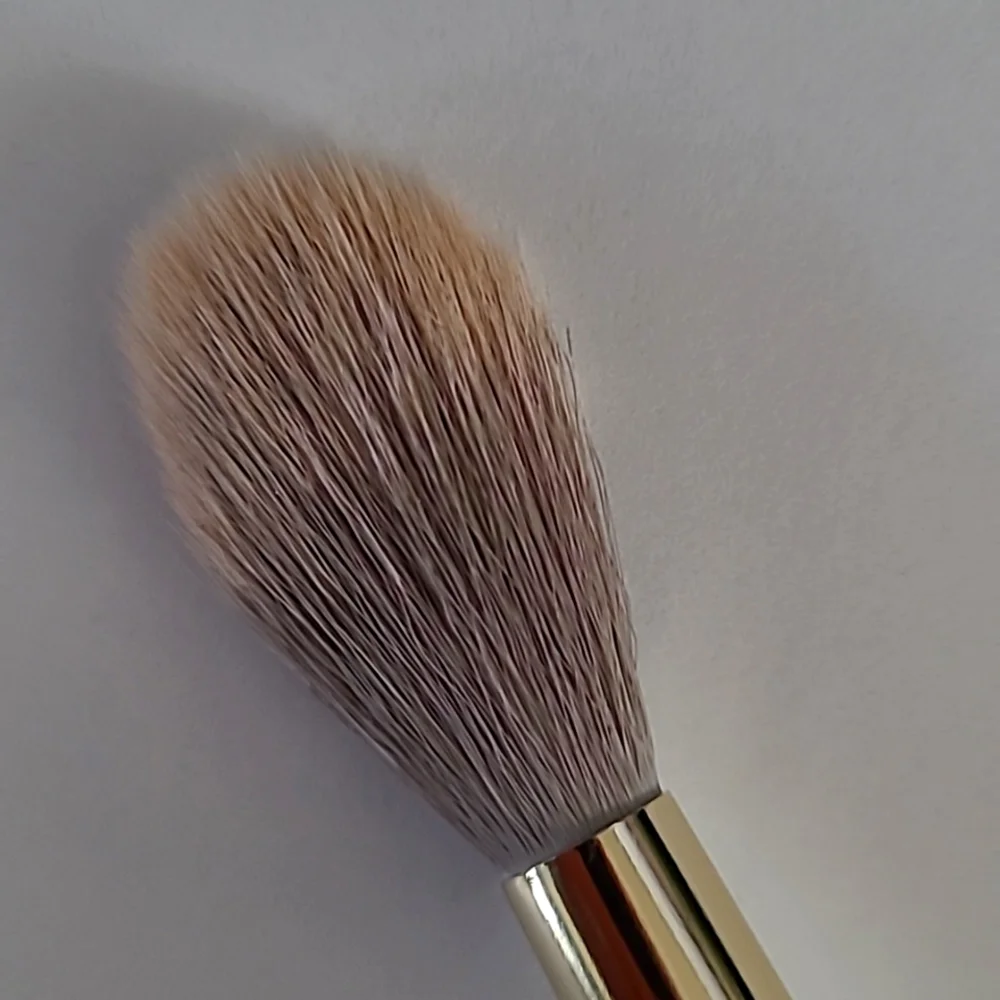All Over Highlight • Powder Brush - Picture 6 of 7